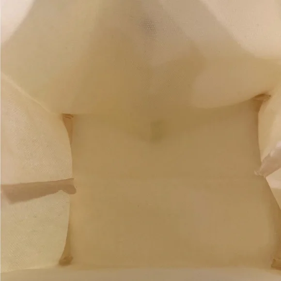 Cream-colored Prada Parfums novelty tote bag. Gift With Purchase - Picture 5 of 5